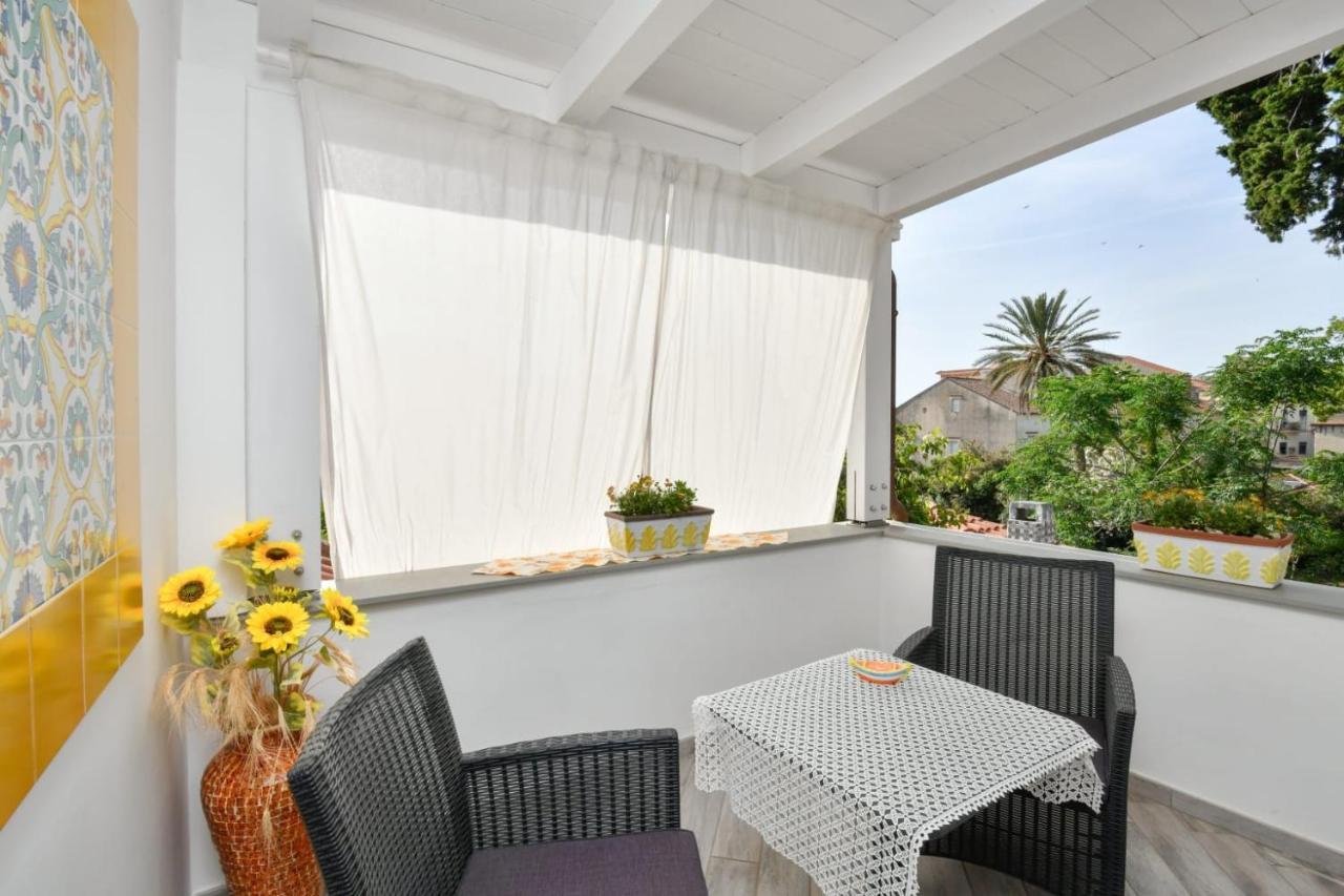 B&B Incentro Санта-Мария-ди-Кастеллабате Экстерьер фото