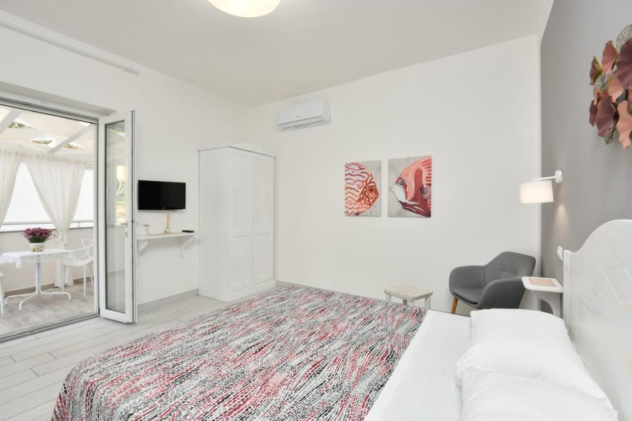 B&B Incentro Санта-Мария-ди-Кастеллабате Экстерьер фото