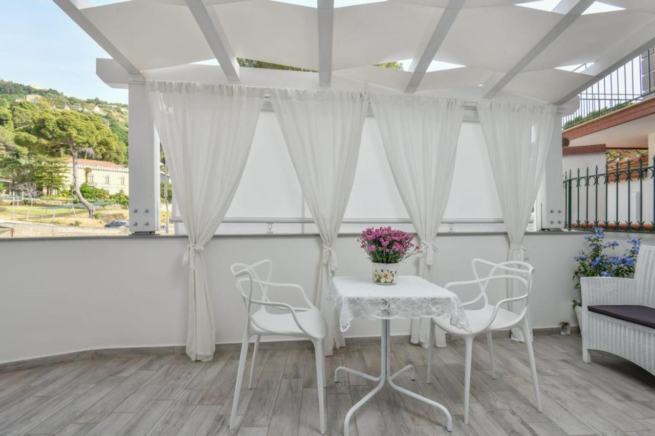 B&B Incentro Санта-Мария-ди-Кастеллабате Экстерьер фото