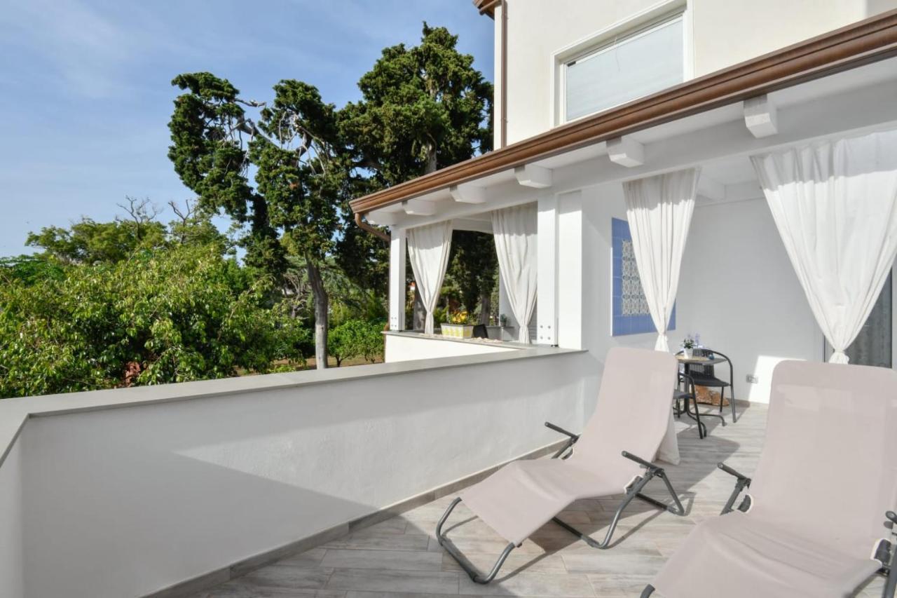 B&B Incentro Санта-Мария-ди-Кастеллабате Экстерьер фото
