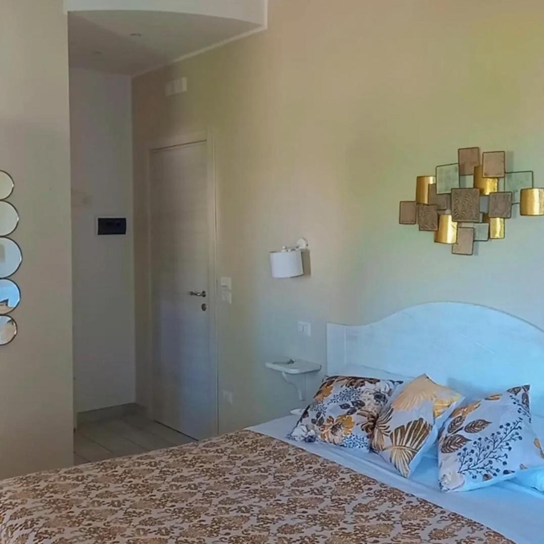 B&B Incentro Санта-Мария-ди-Кастеллабате Экстерьер фото